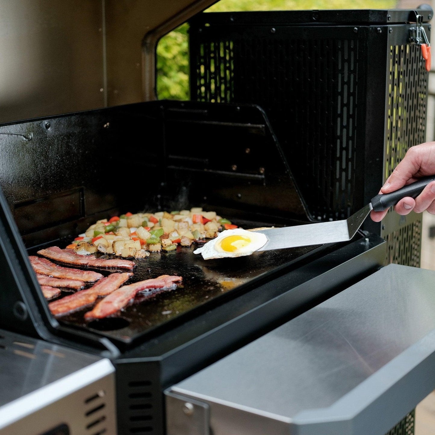 Masterbuilt 800 Griddle BBQ with Starter Pack